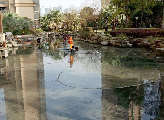 鹤山景观池淤泥清理